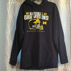 NEW U Of M University Hoodie / Champions / XL